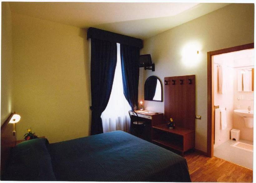 Hotel 2000 Fabriano Rum bild