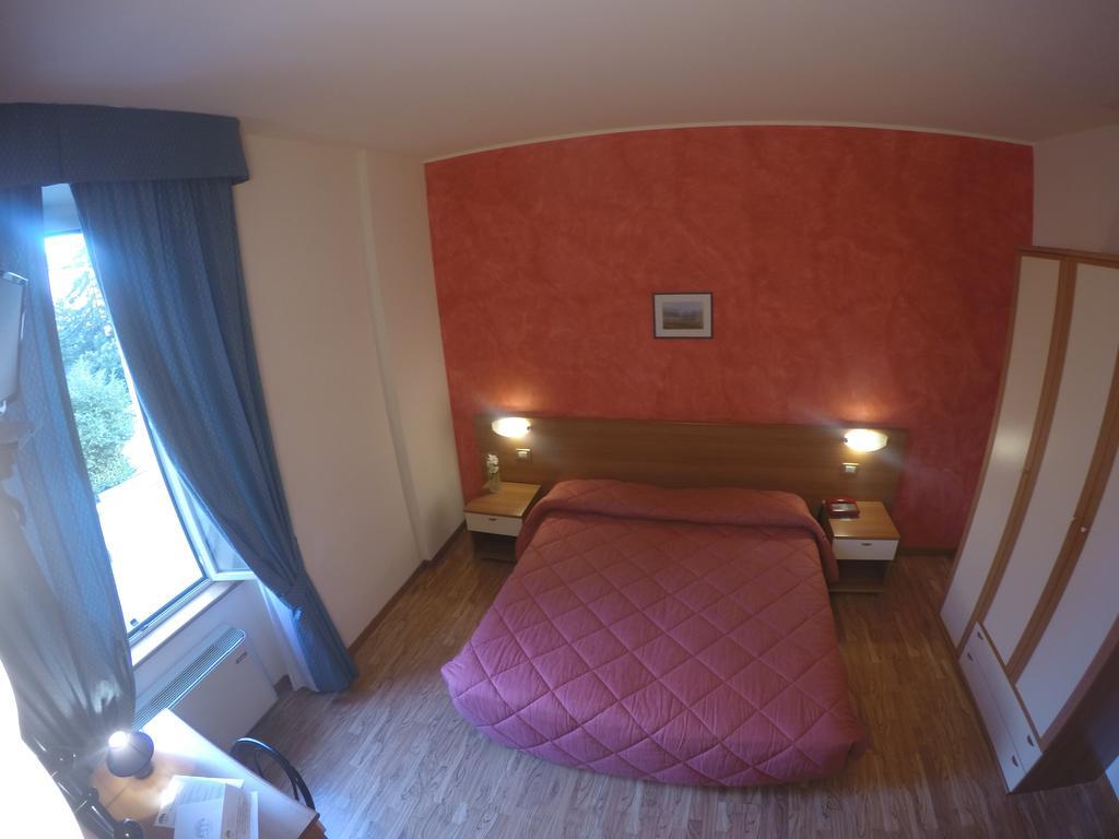 Hotel 2000 Fabriano Exteriör bild