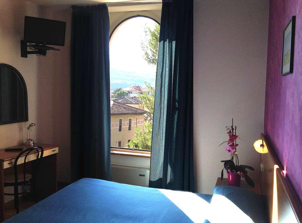 Hotel 2000 Fabriano Rum bild